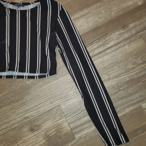 Black & White Striped Long Sleeve Crop Top - Large - Picture 6 of 6